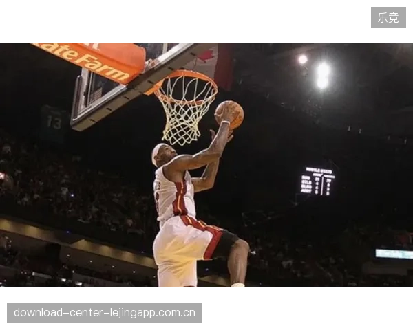NBA巨星突破后风车暴扣，点燃全场狂潮！
